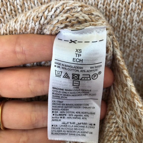 Old Navy oatmeal colored knit sweater - Picture 4 of 4